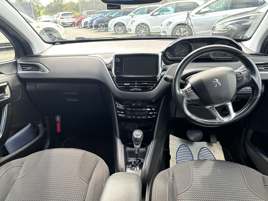 Peugeot 208 Peugeot 208, 1.2 petrol, auto, alloys, — thumbnail 4