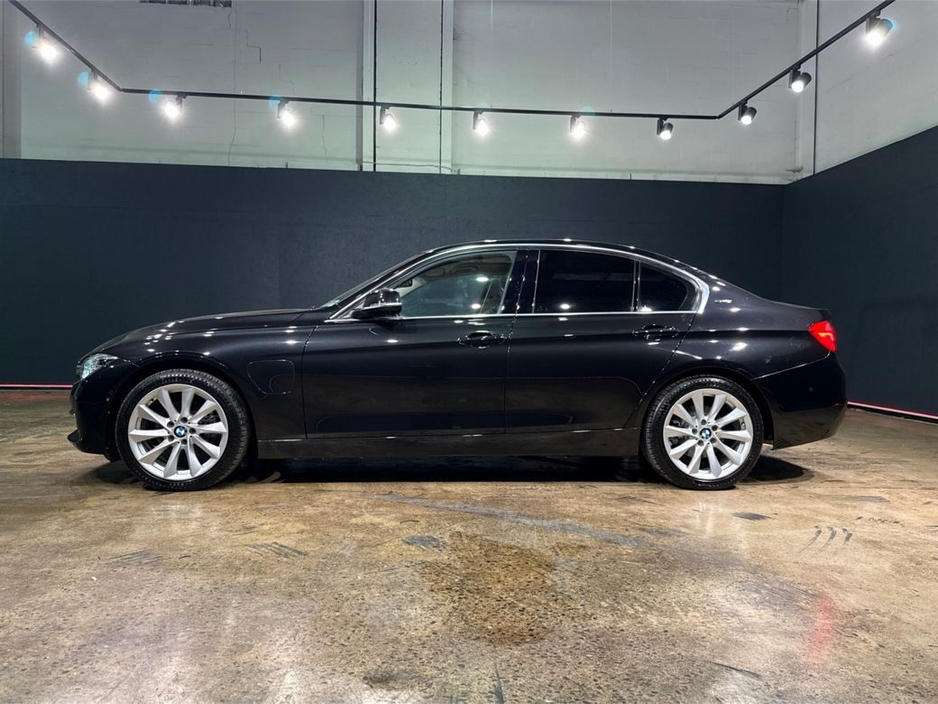 BMW 3 Series 330E HYBRID 2.0 AUTOMATIC - CRUISE CONTROL - FULL WHITE LEATHER UPHOLSTERY - HEATED ELECTRIC SEATS - REVERSE CAMERA/PARKING SENSORS — thumbnail 6
