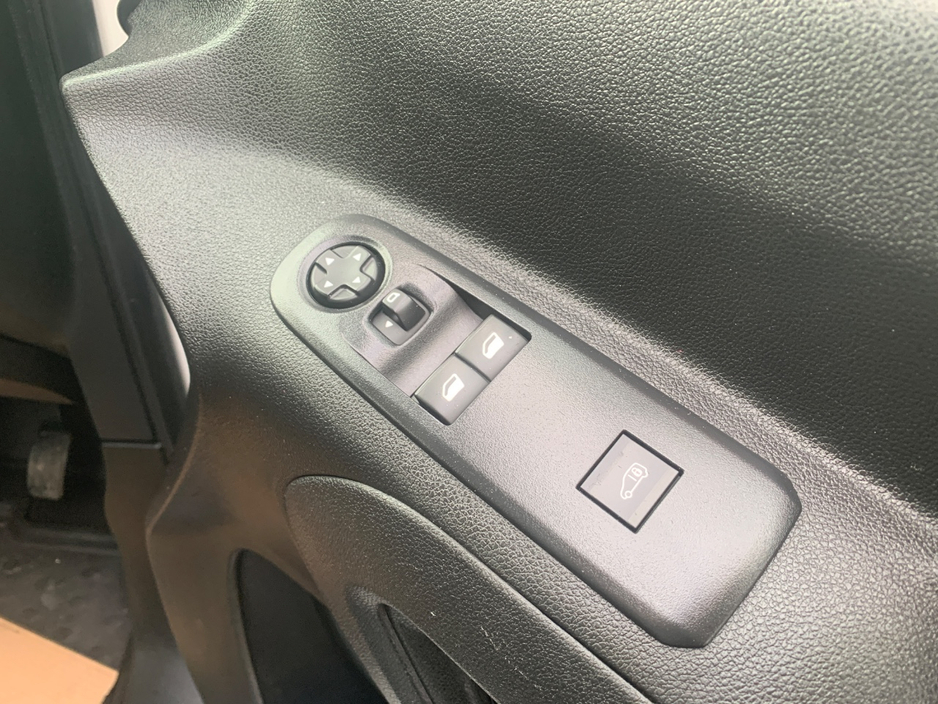 2020 Peugeot Partner 1.6L Diesel For Sale Images
