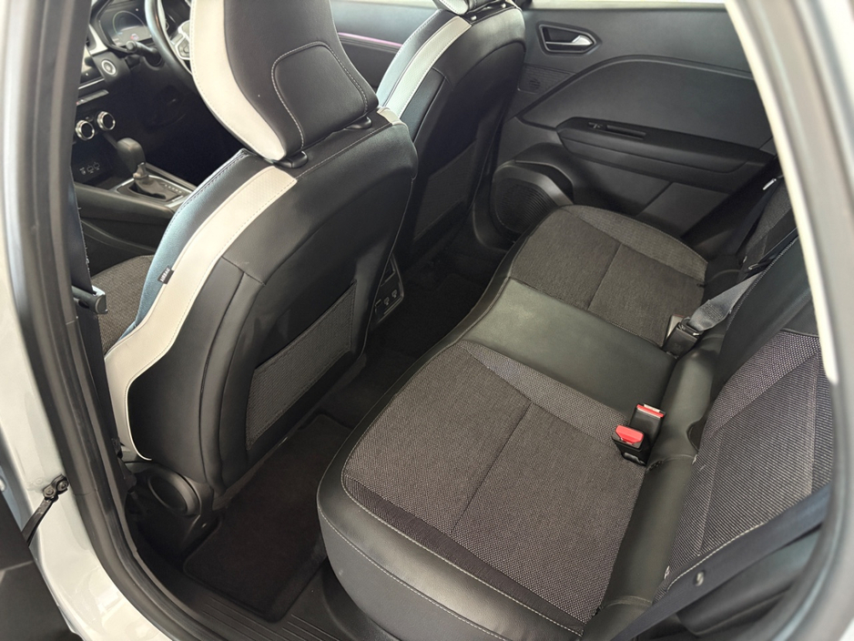 2023 Renault Captur 1.6L Hybrid For Sale Images