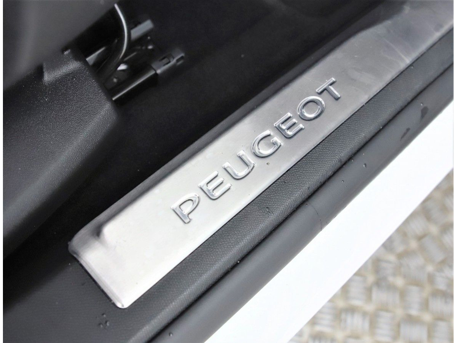 Peugeot 3008 1.6 PHEV ALLURE *BI-TONE ROOF* — thumbnail 24
