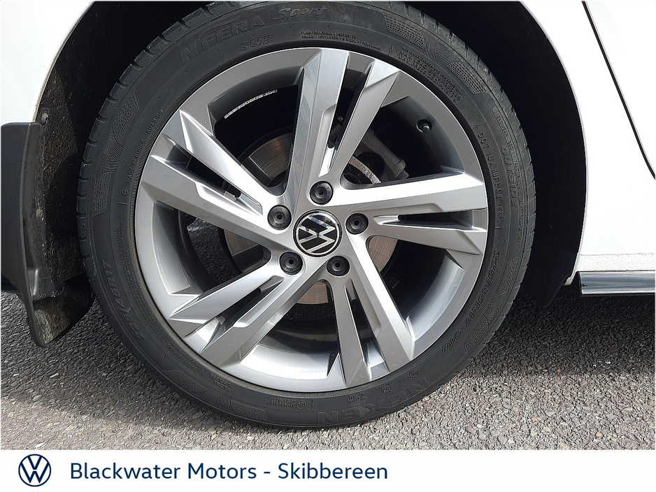 Volkswagen Golf 1.5TSI 130BHP 5DR R-LINE WITH WINTER PACK — thumbnail 9