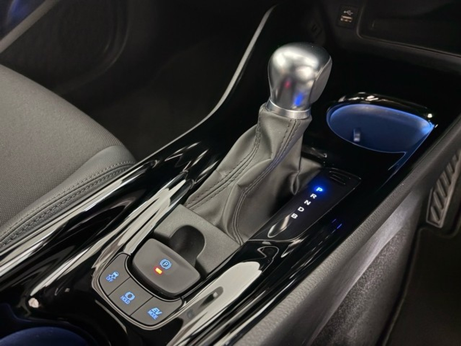 Toyota C-HR Sport Hybrid — thumbnail 15