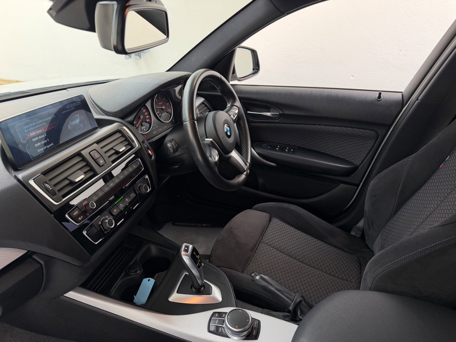 BMW 1 Series 118D 2.0 DIESEL M-SPORT PRO PLUS M-PERFORMANCE AUTOMATIC // M3 CS ALLOY PACKAGE INCLUDED // ALPINE WHITE METALLIC // LED MATRIX LIGHTING // LANE DEPARTURE ASSIST // PRO MEDIA PACK // CRUISE CONTROL — thumbnail 22