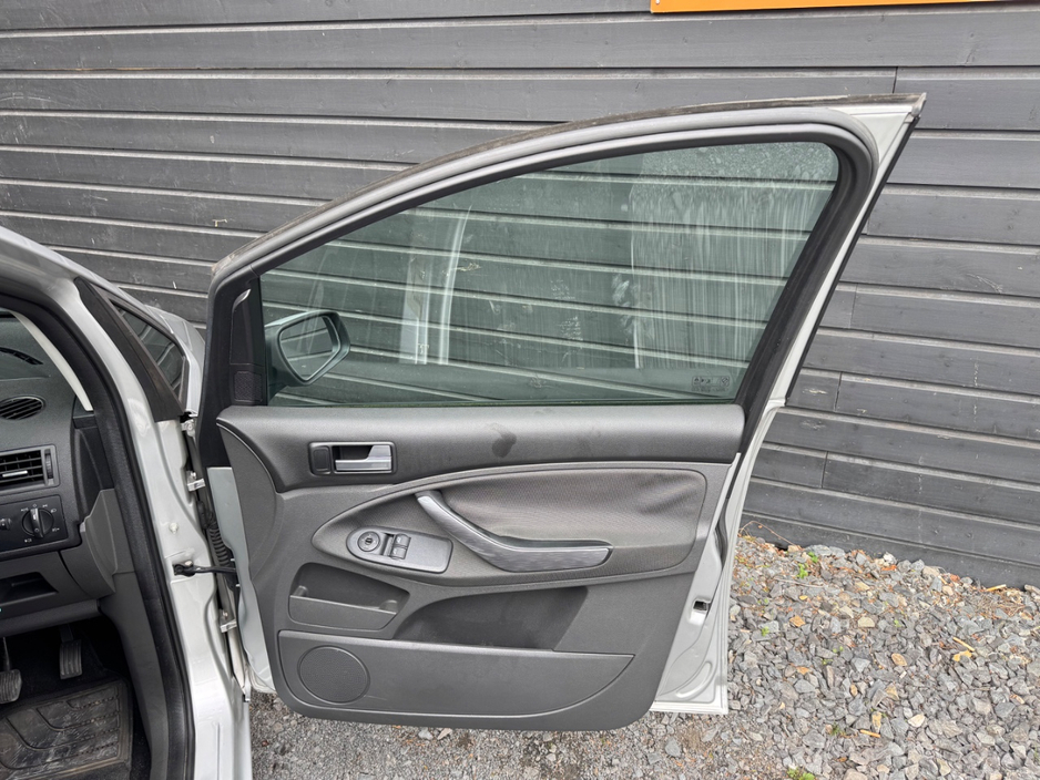 Ford C-Max 1.6 ACTIVE 90PS 5SPEED 5DR — thumbnail 15