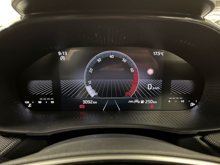 Skoda Fabia Selection 1.0MPI 80HP - Reversing Camera - Air Conditioning - Cruise Control - Keyless Start - Apple CarPlay/Android Auto — thumbnail 17
