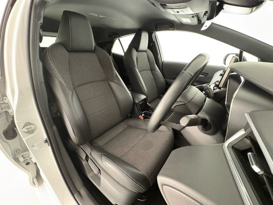 Toyota Corolla Luna Sport Hatchback Hybrid — thumbnail 18