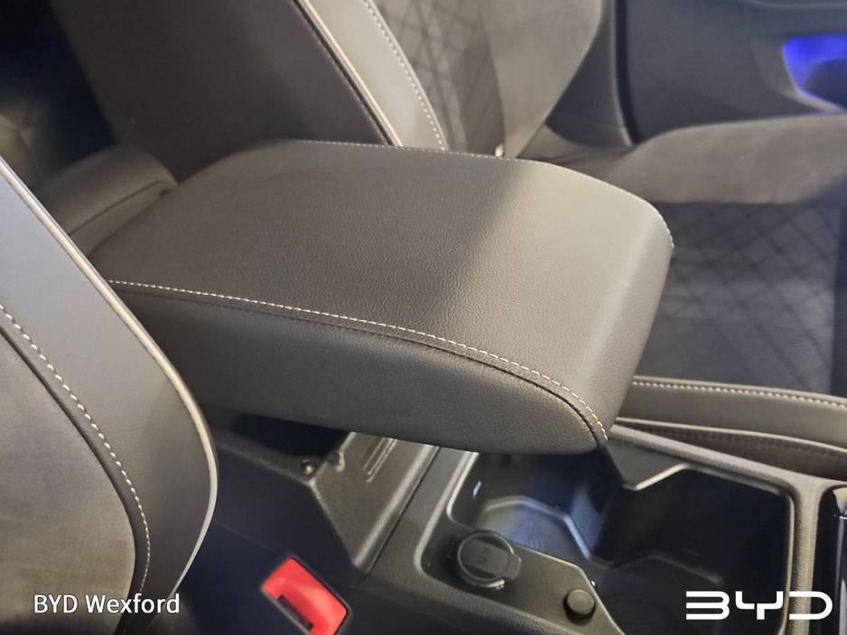 2024 Volkswagen Golf 1.5L Petrol For Sale Images