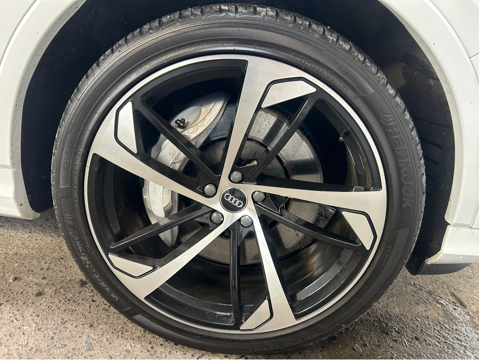 2020 Audi Q7 3L Petrol Plug-in Hybrid For Sale Images