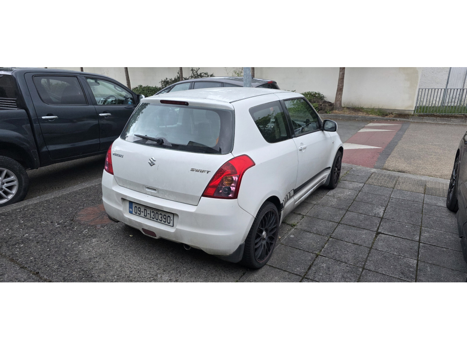Suzuki Swift 1.3 GL 3DR — thumbnail 2