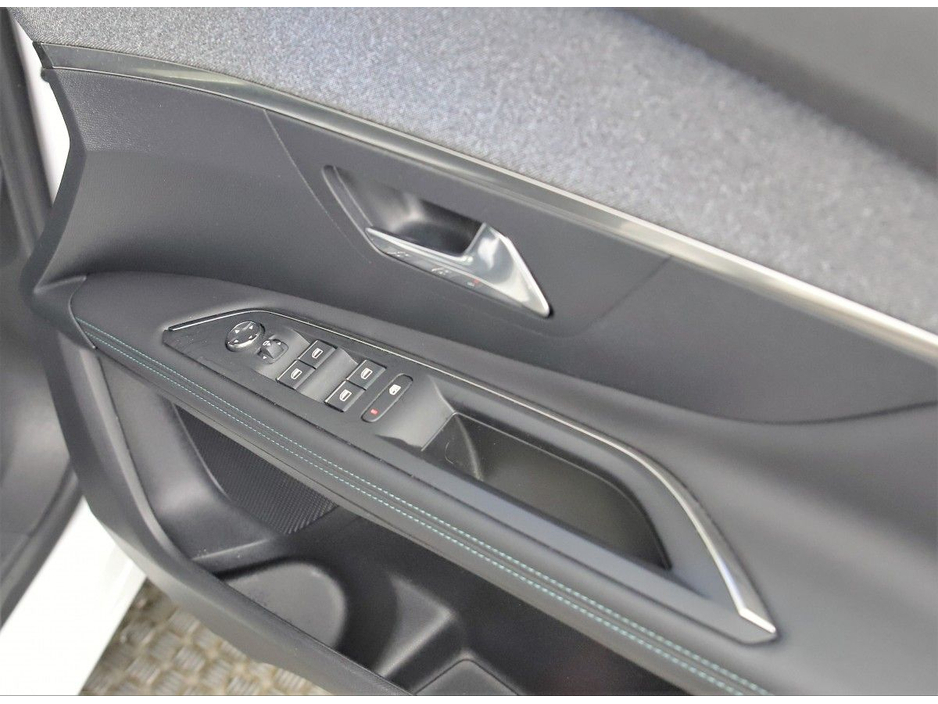 Peugeot 3008 1.6 PHEV ALLURE *BI-TONE ROOF* — thumbnail 25