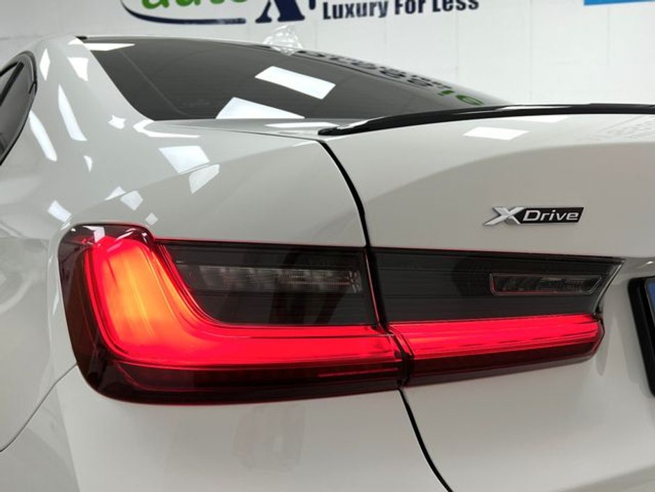 BMW 3 Series 320d xDrive 4WD — thumbnail 23