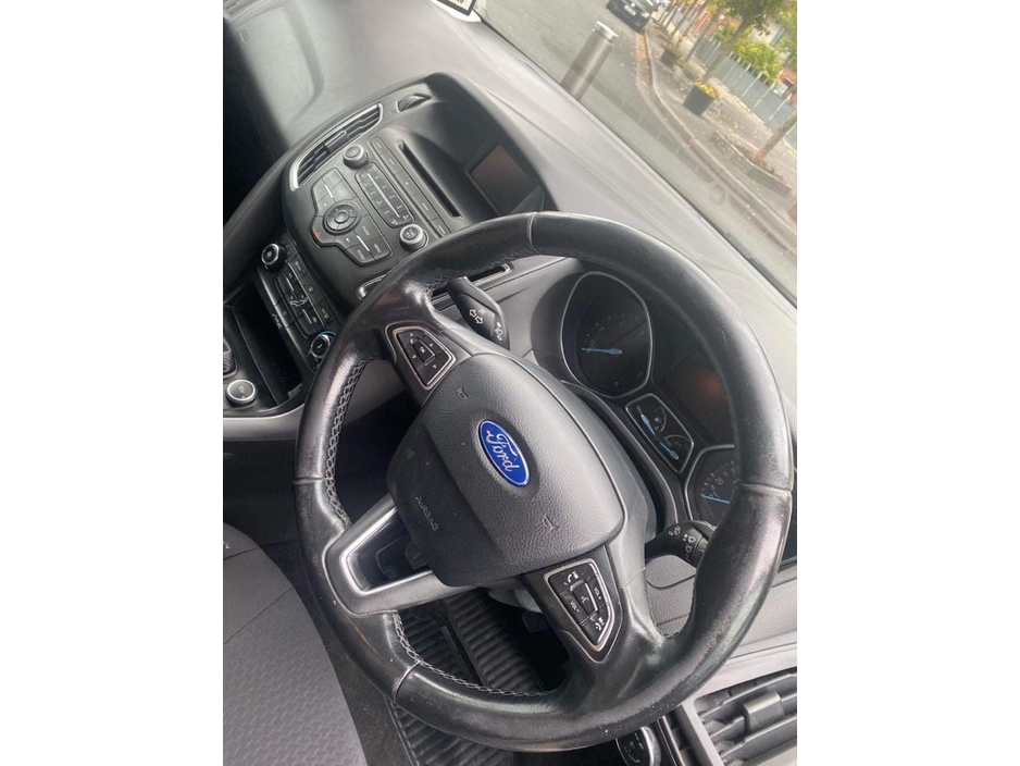 Ford Focus 1.6 Zetec Saloon Diesel Manual (95bhp) — thumbnail 8