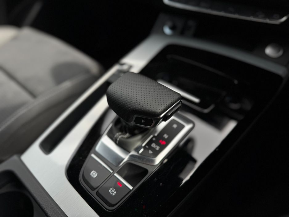 2024 Audi Q5 2L Petrol Plug-in Hybrid For Sale Images