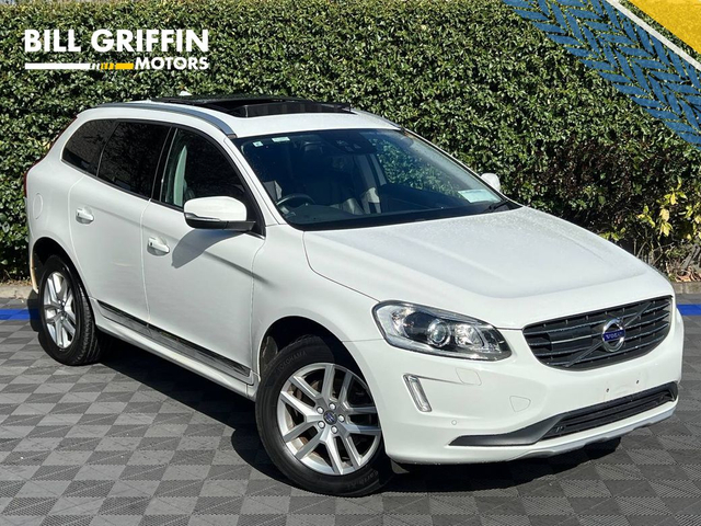 2017 VOLVO XC60 D4 CLASSIC 2.0 D // OPENING PAN ROOF // LEATHER HEATED SEATS // REVERSE CAMERA