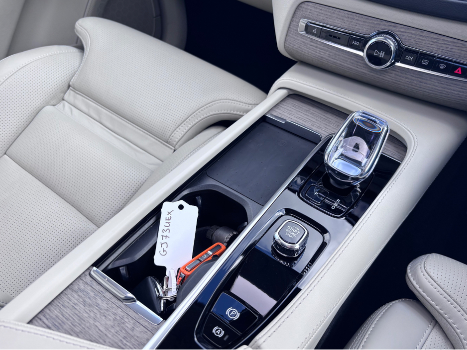 2024 Volvo XC90 2.0L Hybrid For Sale Images