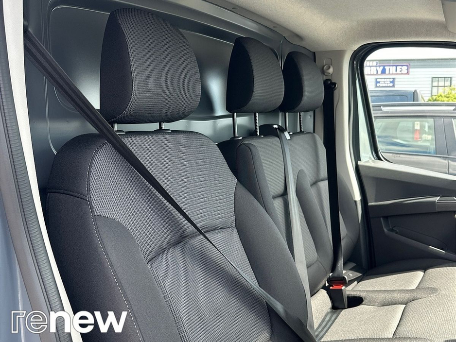 2025 Renault Trafic 2.0L Diesel For Sale Images