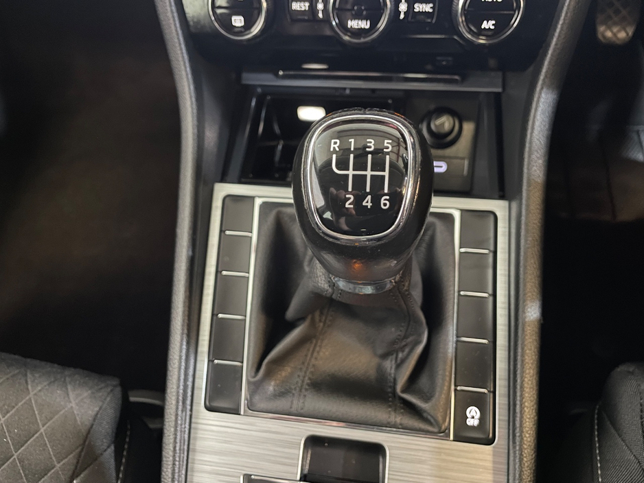 2022 Skoda Superb 2L Diesel For Sale Images