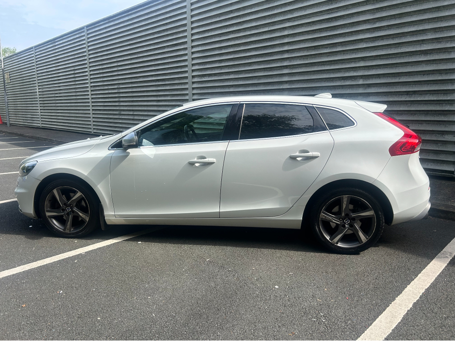 2015 Volvo V40 2L Diesel For Sale Images
