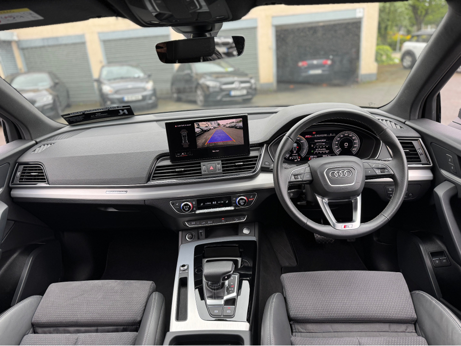 2023 Audi Q5 2.0L Petrol Plug-in Hybrid For Sale Images
