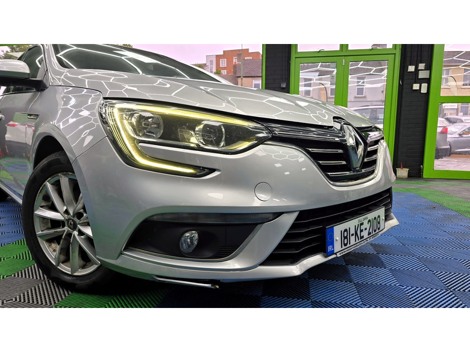 Renault Megane DYNAMIQUE NAV DCI 110 4DR — thumbnail 6
