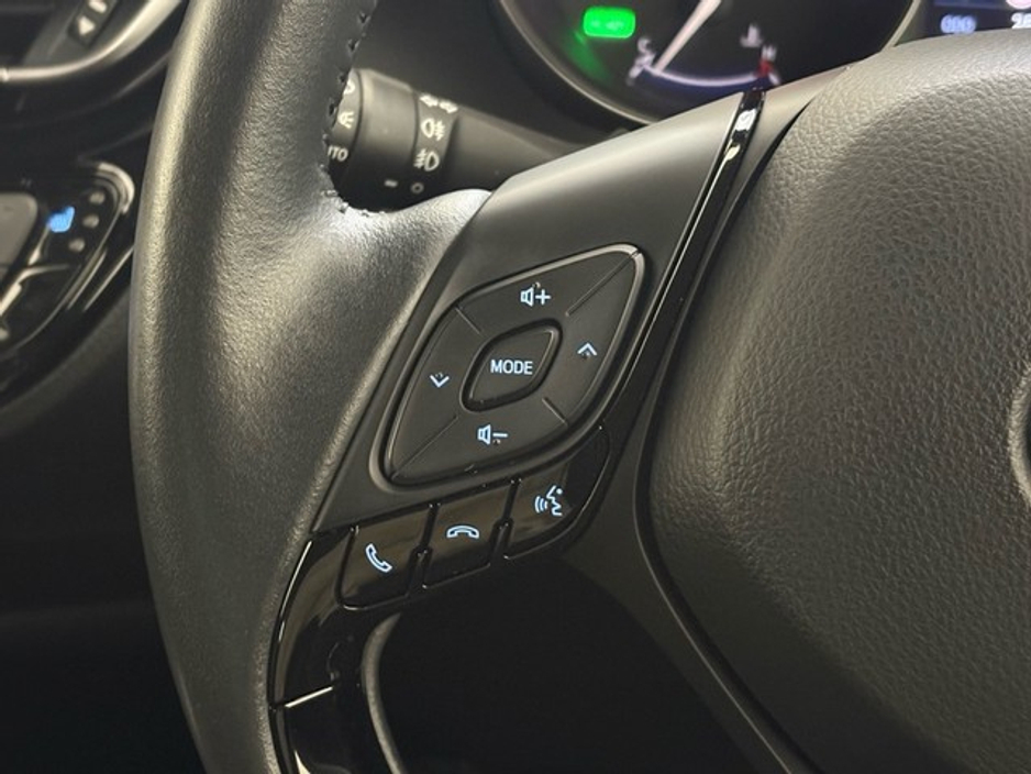 Toyota C-HR Hybrid Sol — thumbnail 16