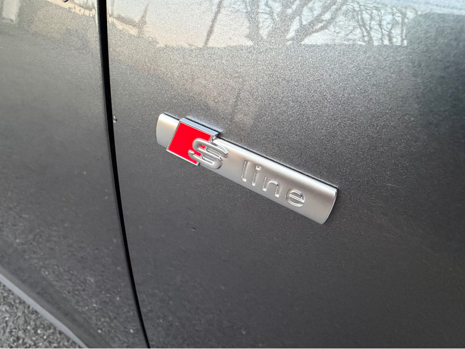 2024 Audi Q3 1.4L Petrol Plug-in Hybrid For Sale Images