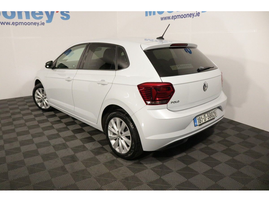 Volkswagen Polo Automatic Comfortline 1.0L Petrol Hatchback — thumbnail 4