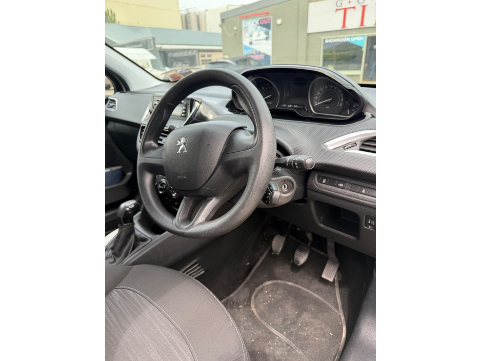Peugeot 208 ACCESS 1.2 68 4DR — thumbnail 2