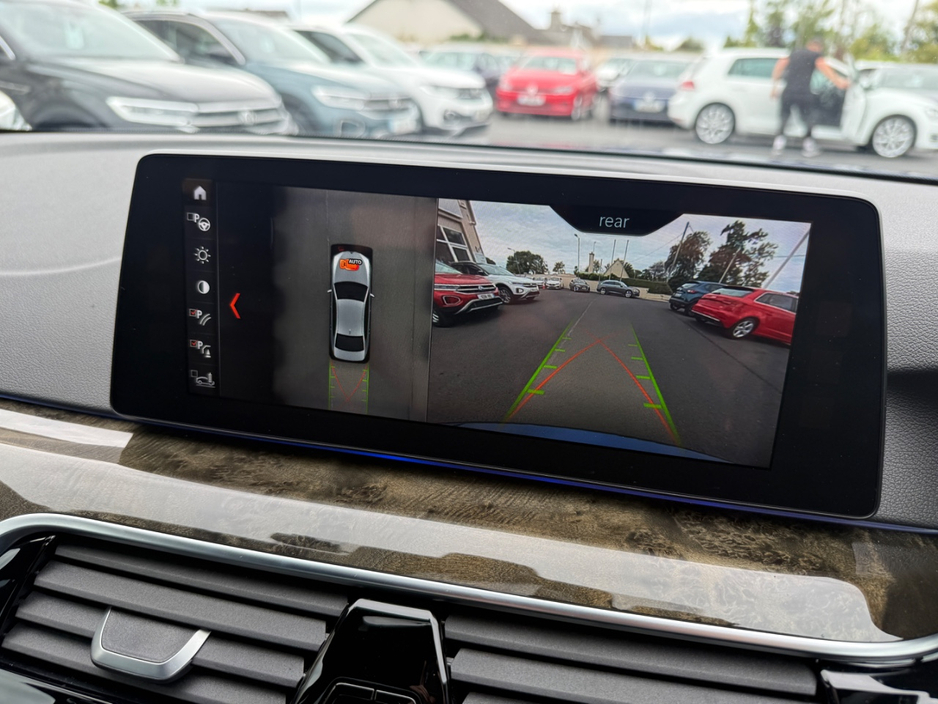 BMW 5 Series 530E M-SPORT 2.0 HYBRID AUTOMATIC * VIRTUAL COCKPIT, REAR VIEW CAMERA, 19 " DIAMOND CUT ALLOYS, PARKING SENSORS FRONT & REAR, APPLE CARPLAY /ANDROID AUTO, MEMORY SEATS, LEATHER UPHOLSTERY * — thumbnail 17
