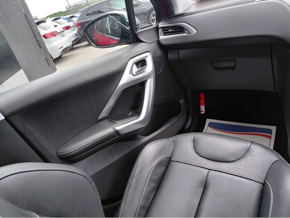 Peugeot 208 Peugeot 208, 1.2 petrol, auto, alloys, — thumbnail 13