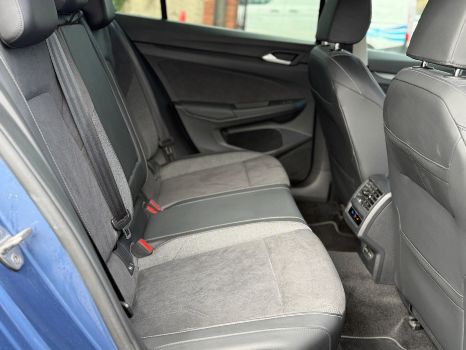 2024 Volkswagen Golf 1.5L Petrol Plug-in Hybrid For Sale Images