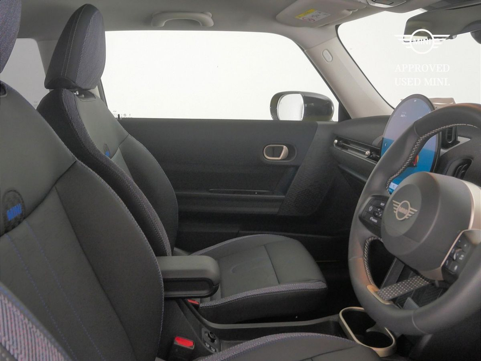 2025 MINI Hatch 2L Petrol For Sale Images