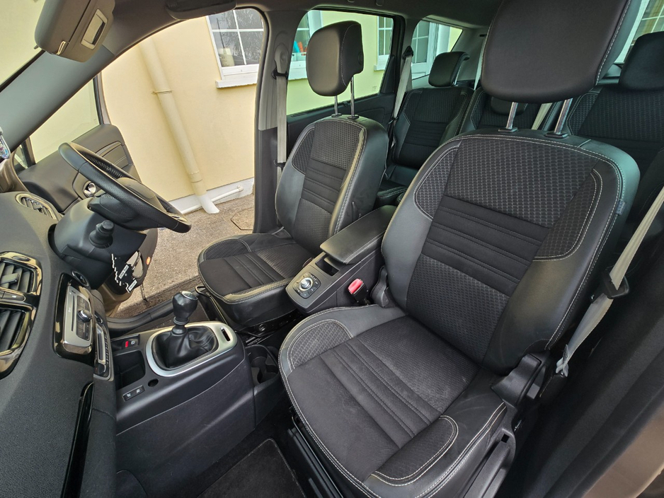 Renault Grand Megane SCENIC 3 BOSE 1.5 DCI 110 4DR — thumbnail 20