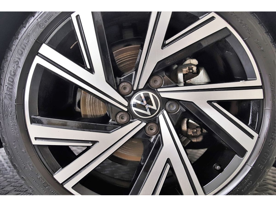 Volkswagen Golf 1.0ETSI DSG R-LINE MK8 MILD-HYBRID *HUP*HALF LEATHER SPORT SEATS* — thumbnail 29