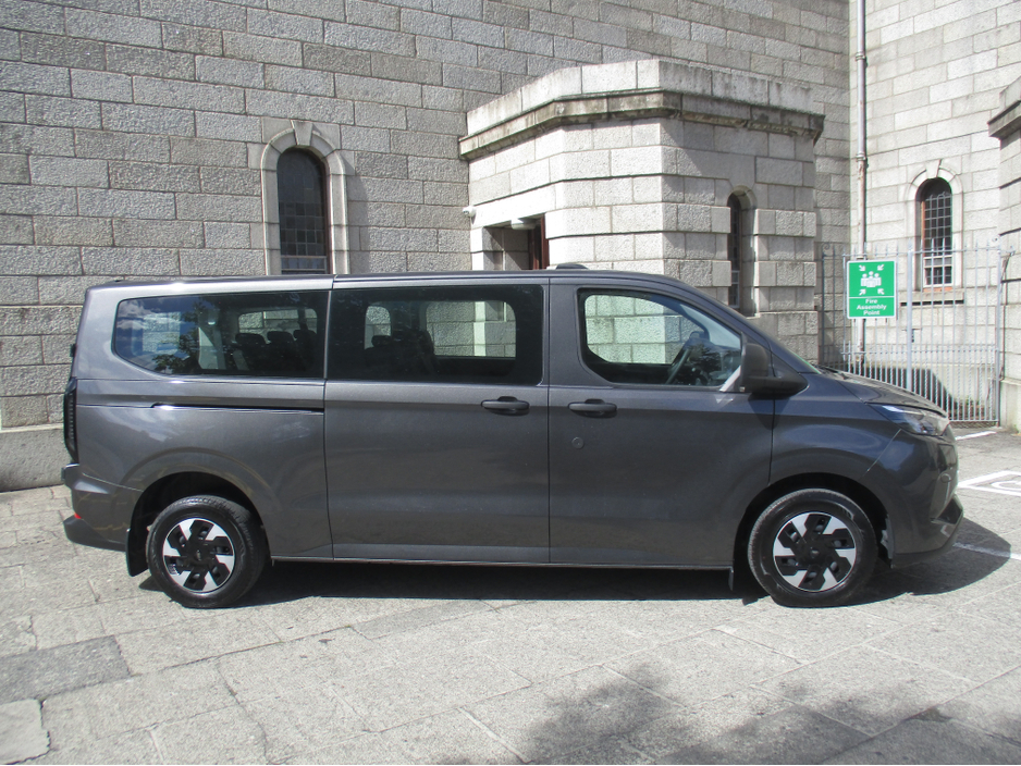 2026 Ford Transit Custom Kombi 2.5L Petrol Plug-in Hybrid For Sale Images