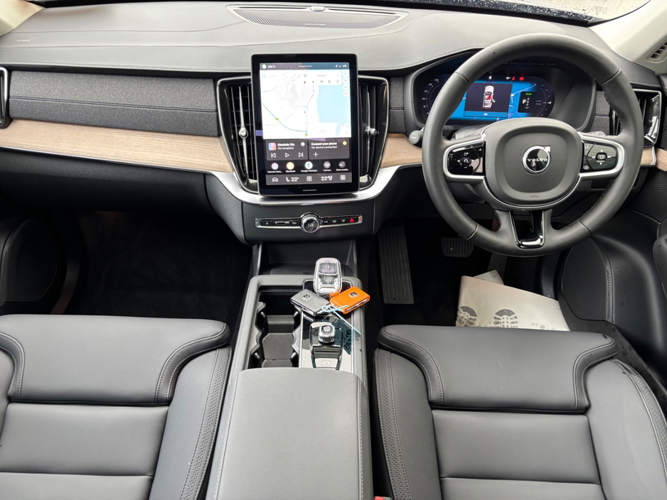 2025 Volvo XC90 2L Hybrid For Sale Images