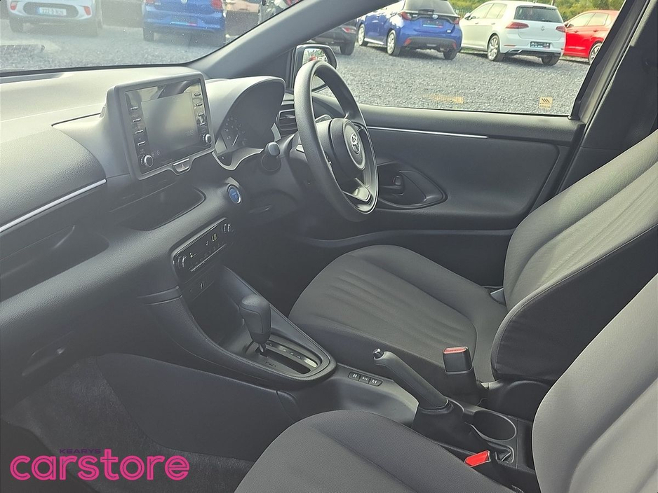 Toyota Yaris Hybrid X — thumbnail 9