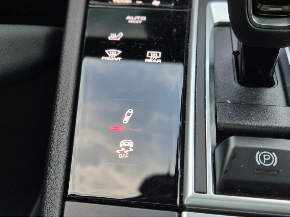 2023 Porsche Cayenne 3.0L Petrol Plug-in Hybrid For Sale Images