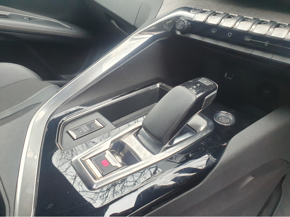 2022 Peugeot 3008 1.6L Petrol Plug-in Hybrid For Sale Images