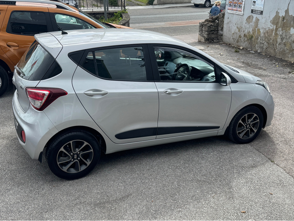 Hyundai i10 City car — thumbnail 3