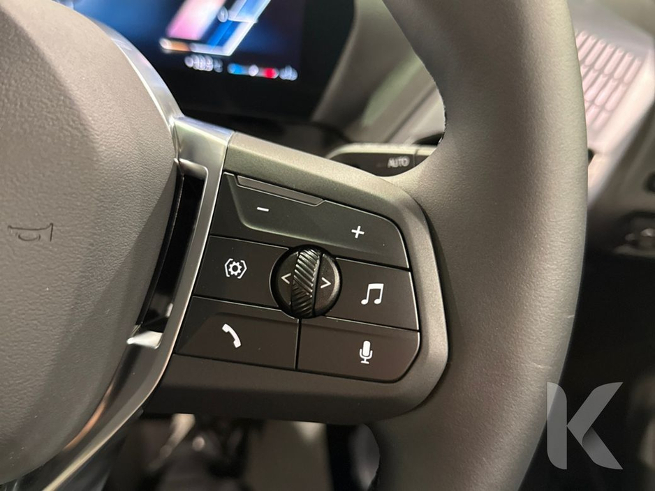 BMW 1 Series 120 NEW MODEL - 1.5 HYBRID AUTOMATIC - FACTORY ALLOYS - DIGITAL DASH - REVERSE/ FRONT CAMERA - ELECTRIC SEATS — thumbnail 18