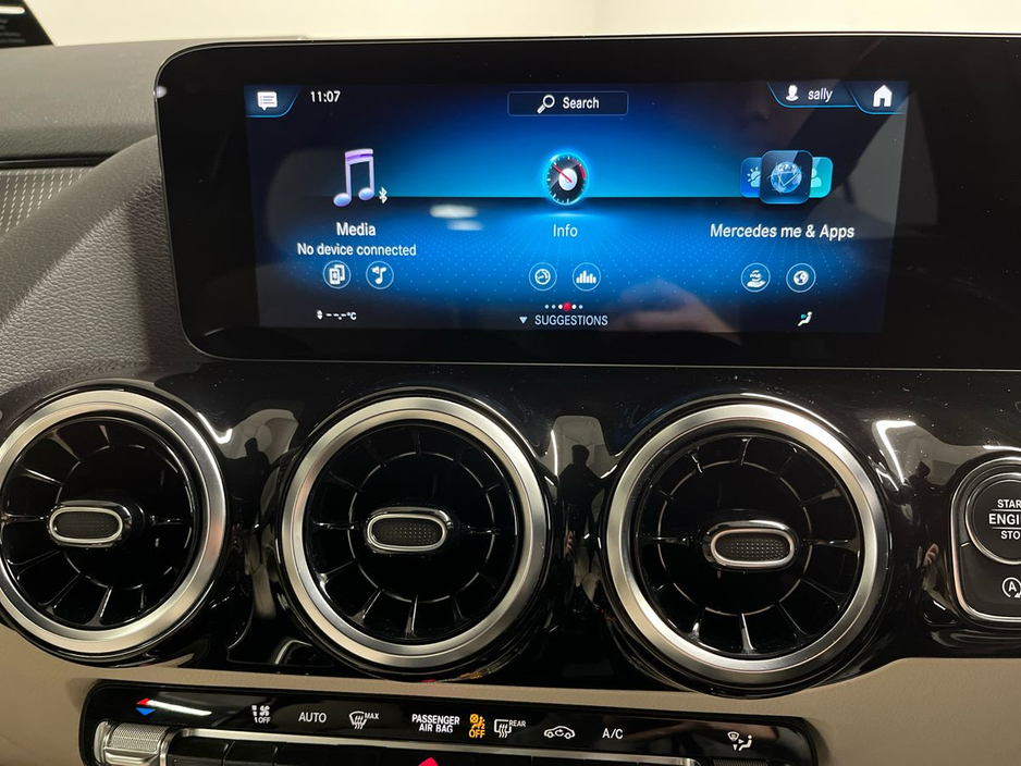 Mercedes-Benz GLA Class GLA 200 d Auto Progressive - 18 Inch Alloys - KEYLESS access - Rear View Camera - Heated Seats - Active Parking Assist Function — thumbnail 15
