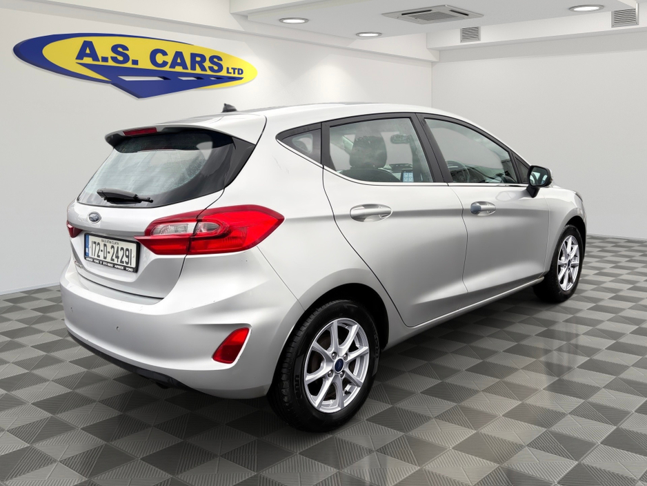 Ford Fiesta 1.1 ZETEC 85PS 5DR — thumbnail 4