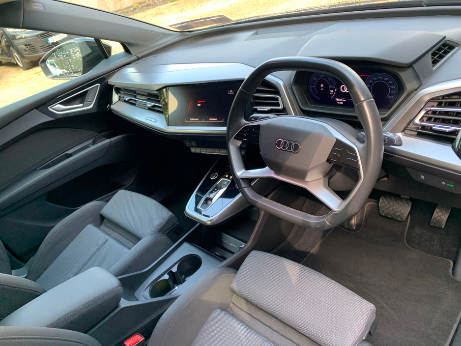 Audi Q4 e-tron E-TRON SPORT 35 EV AUTO // ONE OWNER // FULL SERVICE HISTORY // STUNNING CONDITION // 08/27 NCT AND €120 ROAD TAX // REVERSE CAMERA, HEATED SEATS AND — thumbnail 18