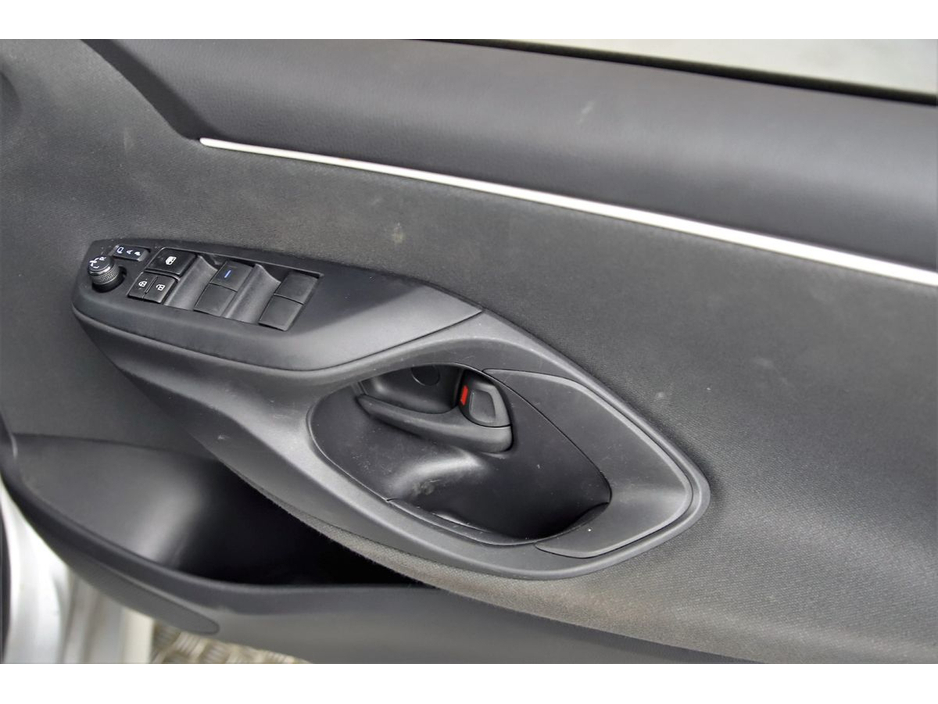 Toyota Yaris 1.5 PETROL HYBRID *REVERSE CAM*PARK SENSORS* — thumbnail 25