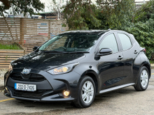 Toyota Yaris apple carplay..rear camera