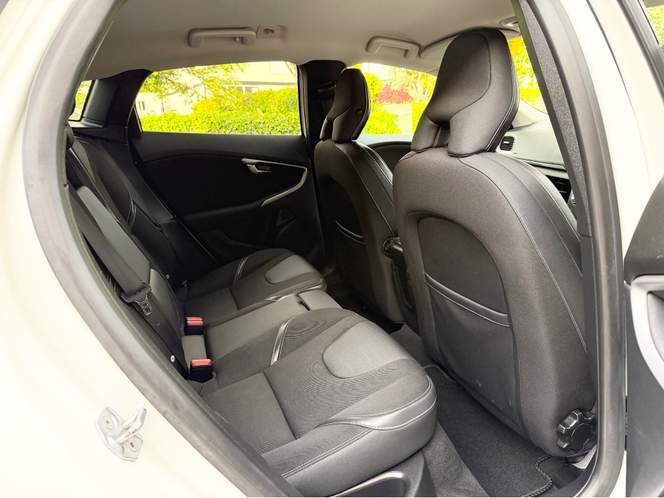 2014 Volvo V40 2L Diesel For Sale Images