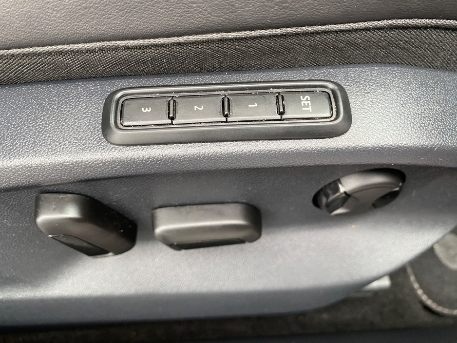 2023 Volkswagen T-Roc 2L Diesel For Sale Images