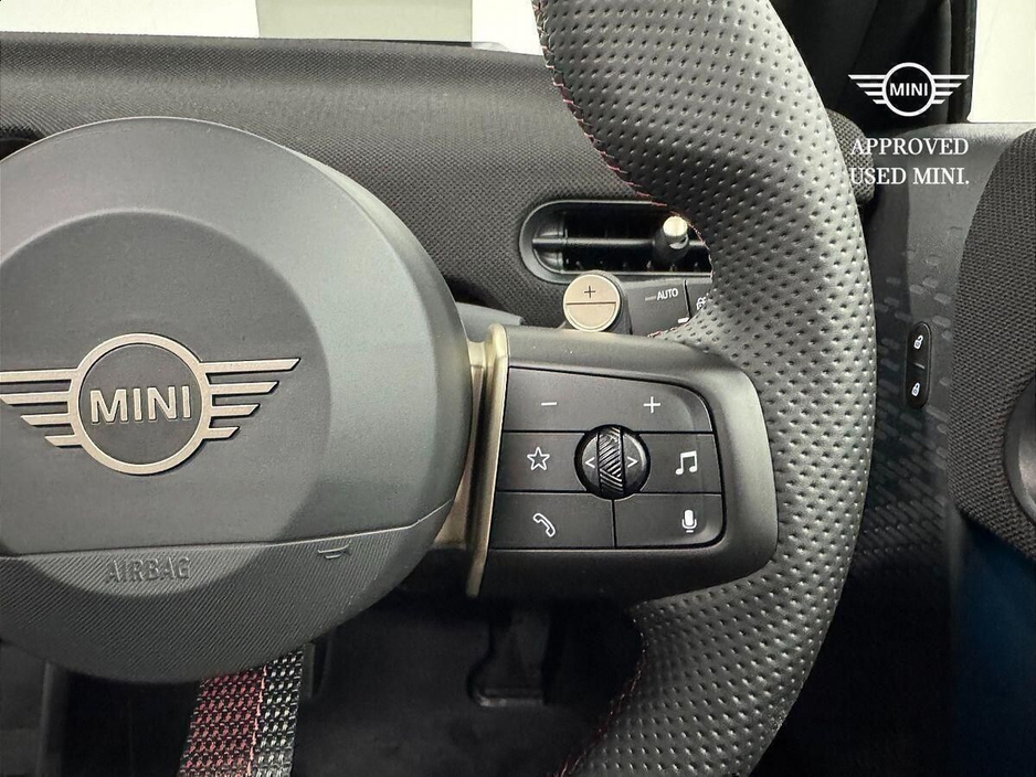 2025 MINI Hatch 2L Petrol For Sale Images